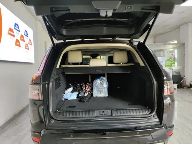 Land Rover Range Rover Sport — Фото автомобиля 9