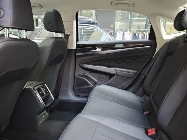 Volkswagen Passat — Фото автомобиля 6