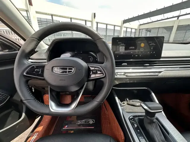 Geely Emgrand — Фото автомобиля 10
