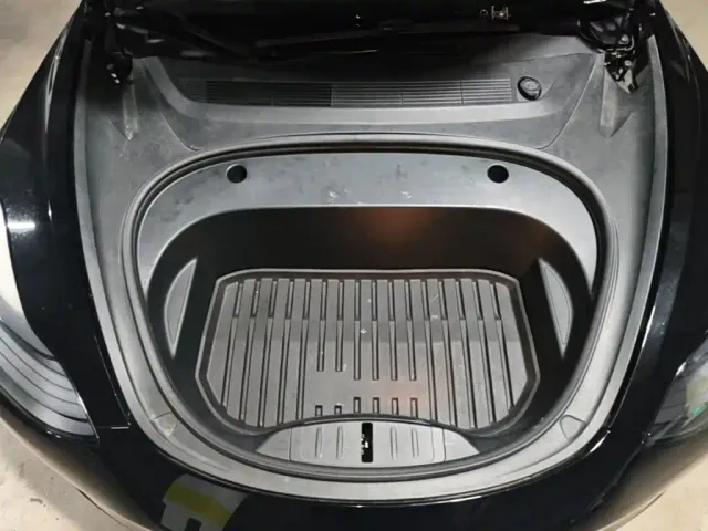 Tesla Model 3 — Фото автомобиля 19