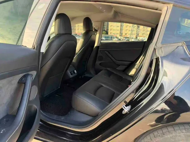 Tesla Model 3 — Фото автомобиля 6