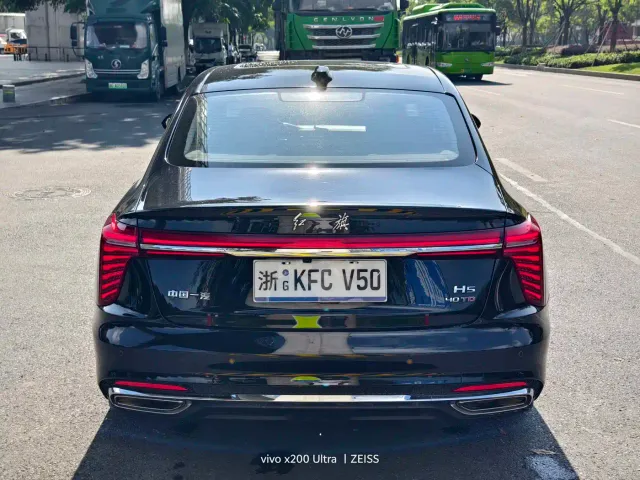 Hongqi H5 — Фото автомобиля 13