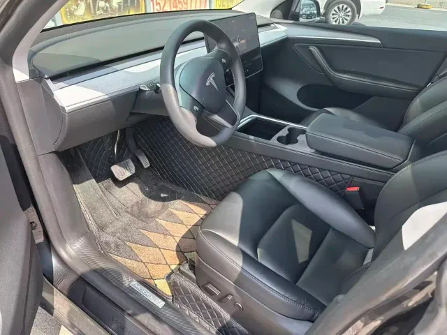 Tesla Model Y — Фото автомобиля 7