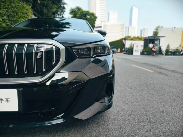 BMW i5 — Фото автомобиля 8