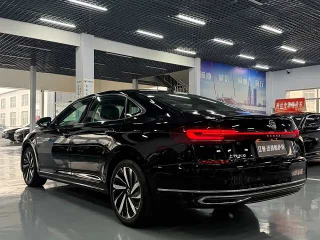 Volkswagen Passat — Фото автомобиля 4