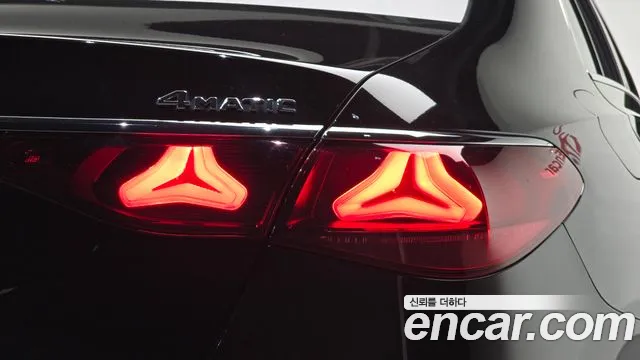 Mercedes-Benz E-Class — Фото автомобиля 21