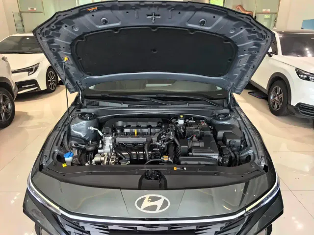 Hyundai Elantra — Фото автомобиля 18