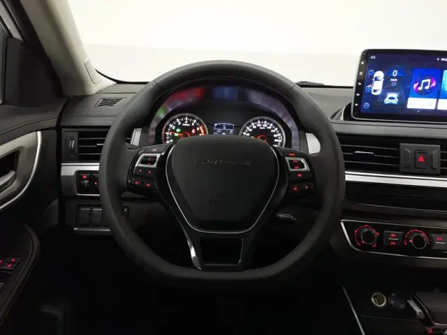 Forthing T5 — Фото автомобиля 11