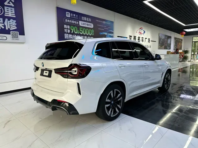 BMW iX3 — Фото автомобиля 9