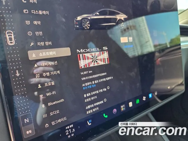 Tesla Model S — Фото автомобиля 8