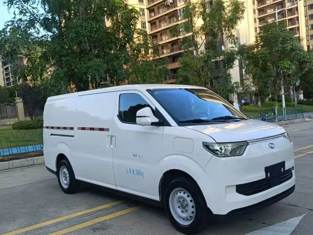 Ruichi New Energy EC75 — Фото автомобиля 3