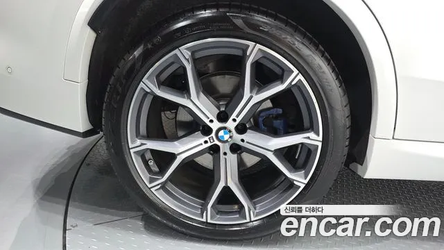 BMW X5 xDrive 40i M Sport — Фото автомобиля 5