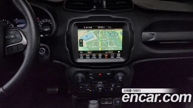 Jeep Renegade — Фото автомобиля 14