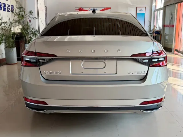 Skoda Superb — Фото автомобиля 6