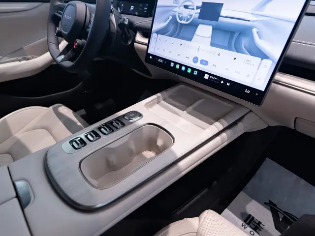 Xiaomi SU7 — Фото автомобиля 14
