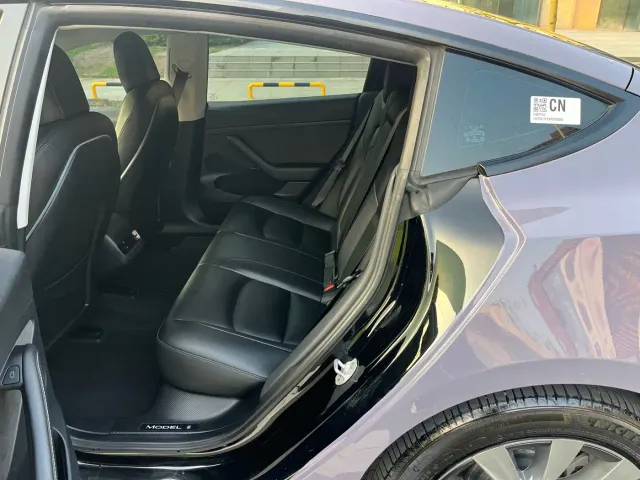 Tesla Model 3 — Фото автомобиля 10