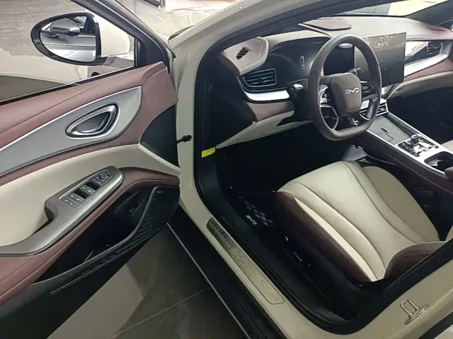 BYD Seal 07 DM-i — Фото автомобиля 15