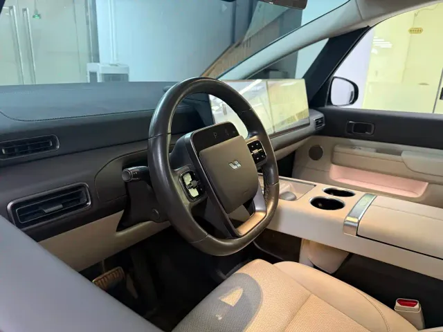 Li Auto MEGA — Фото автомобиля 9