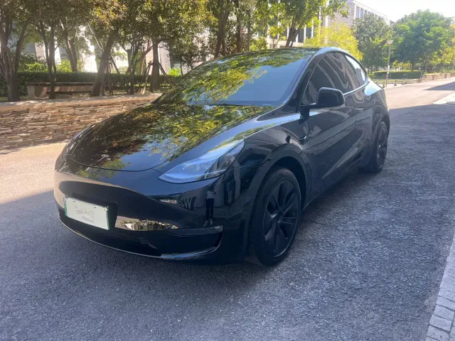 Фотография автомобиля — Tesla Model Y