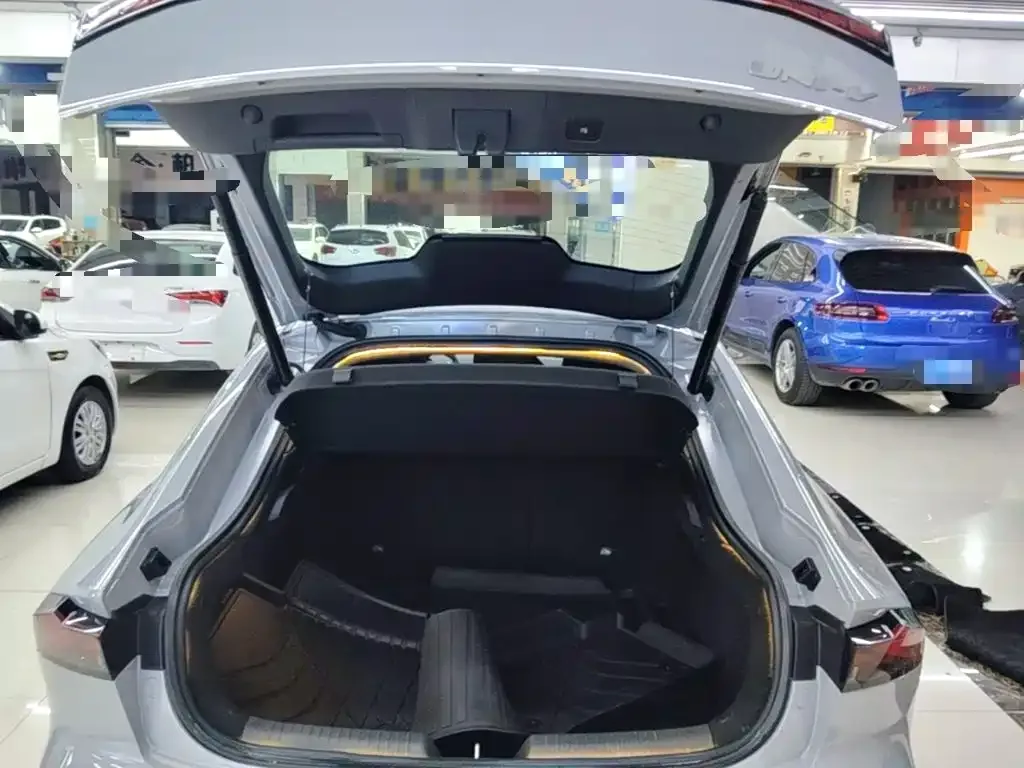 Changan Changan UNI-V 2022 1.5T Premium Model — Фото автомобиля 18