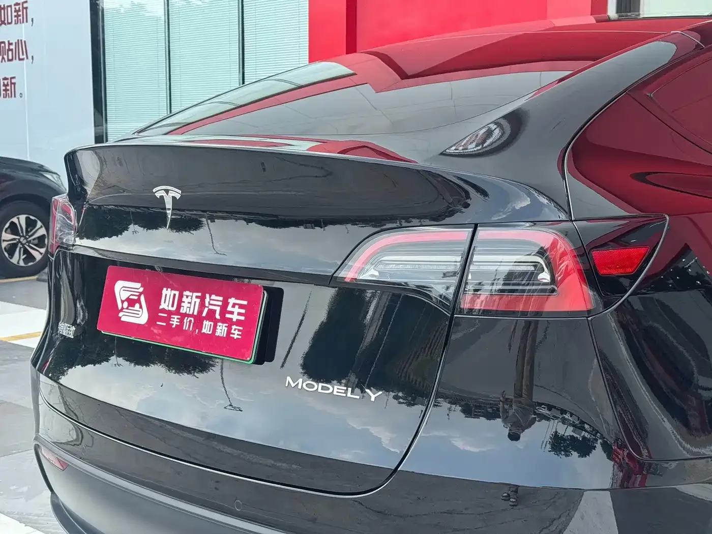 Tesla Model Y 2023 Long Range All-Wheel Drive Edition — Фото автомобиля 6