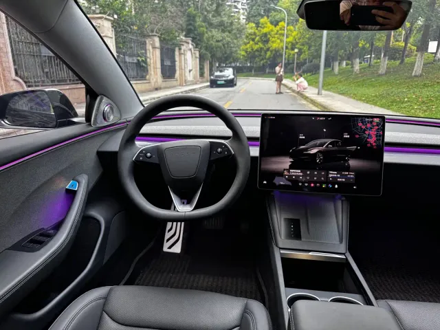 Tesla Model 3 — Фото автомобиля 17