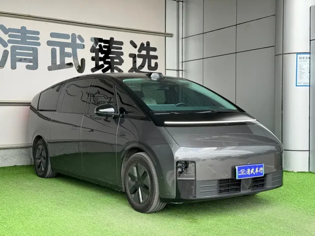 Li Auto MEGA — Фото автомобиля 3