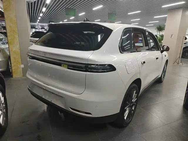 Leapmotor C10 — Фото автомобиля 6