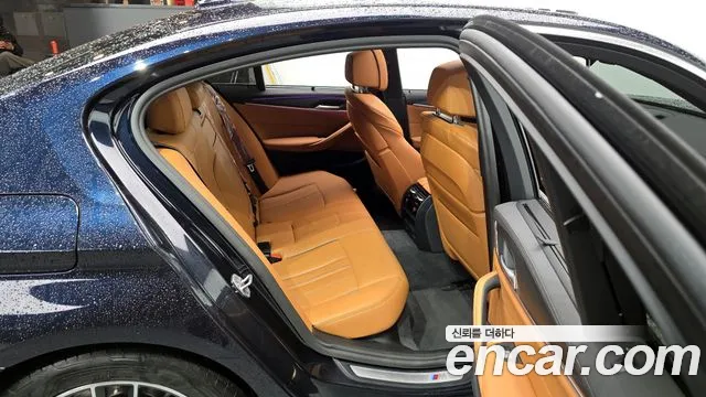 BMW 5-Series — Фото автомобиля 12