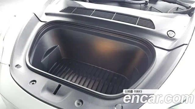 Tesla Model Y — Фото автомобиля 9
