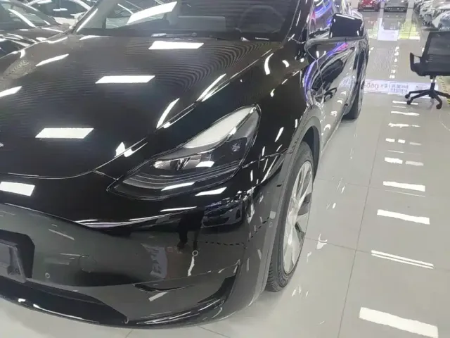 Tesla Model Y — Фото автомобиля 23