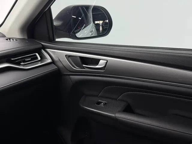 Haval M6 — Фото автомобиля 12