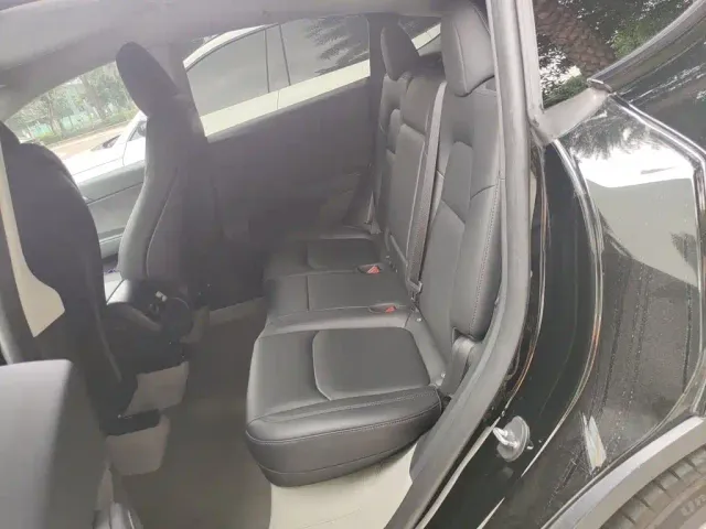 Tesla Model Y — Фото автомобиля 13
