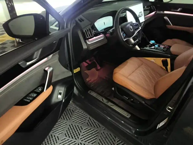 BYD Tang — Фото автомобиля 15