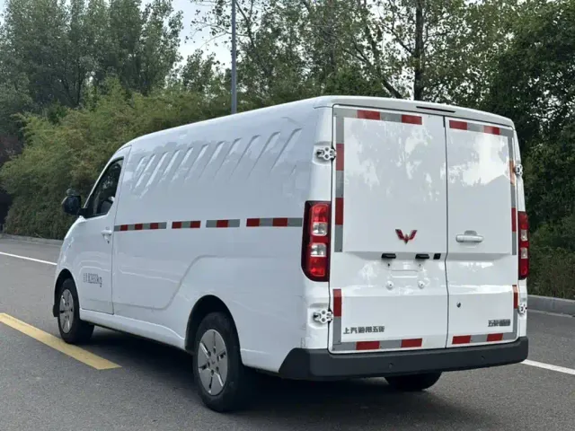 Wuling Yangguang — Фото автомобиля 10