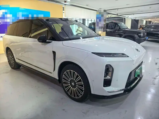 Nio ES8 — Фото автомобиля 3
