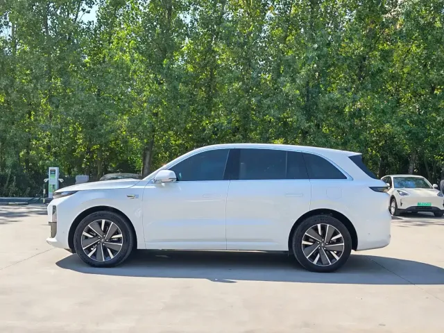 Li Auto L6 — Фото автомобиля 10