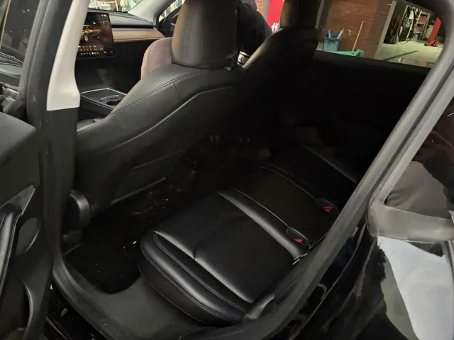 Tesla Model Y — Фото автомобиля 3