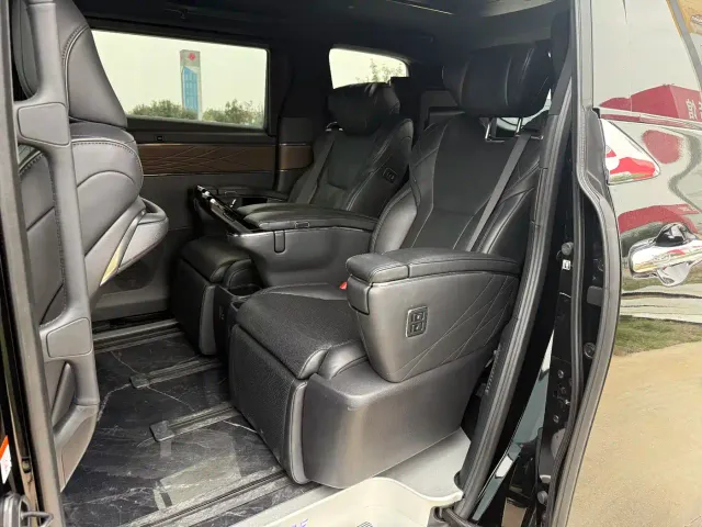 Toyota Vellfire — Фото автомобиля 2