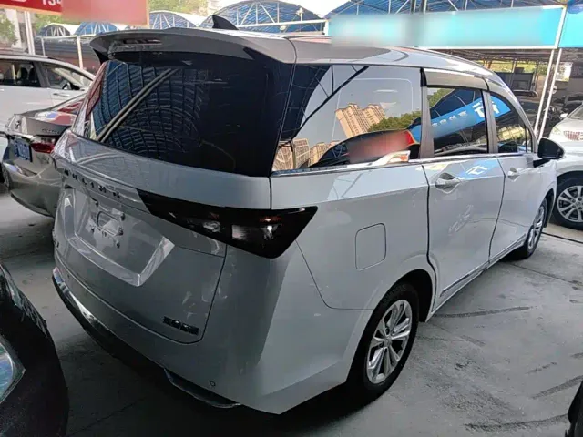 Wuling Jiachen — Фото автомобиля 6