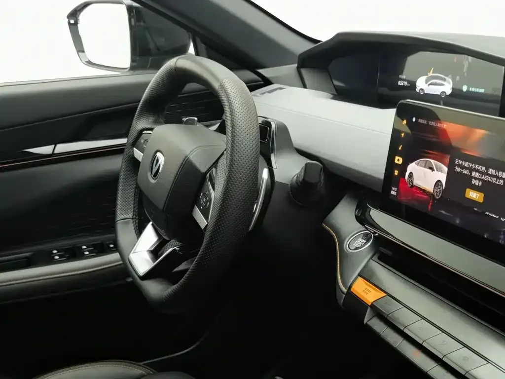 Changan Changan UNI-V 2022 1.5T Premium Model — Фото автомобиля 22