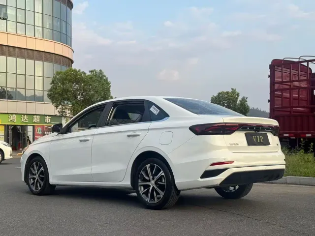 Geely Emgrand — Фото автомобиля 4