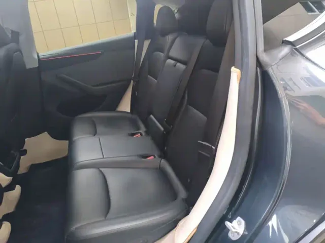 Tesla Model Y — Фото автомобиля 16