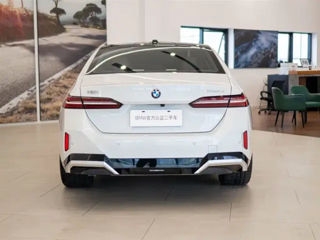 BMW 5 Series — Фото автомобиля 9