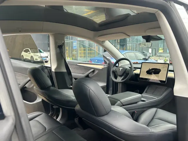 Tesla Model Y — Фото автомобиля 3