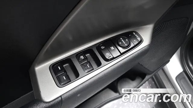Kia Niro — Фото автомобиля 27