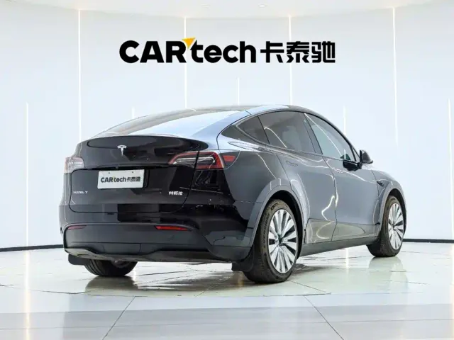 Tesla Model Y — Фото автомобиля 20