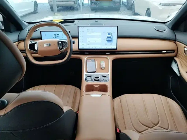 Geely Galaxy Starship 7 EM-i — Фото автомобиля 9