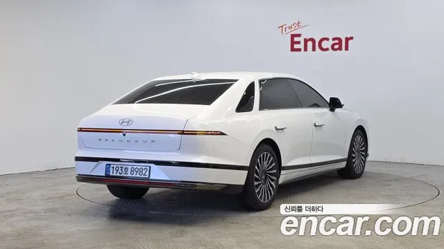 Hyundai Grandeur Grandeur (GN7) 2.5 Бензин 2WD — Фото автомобиля 2