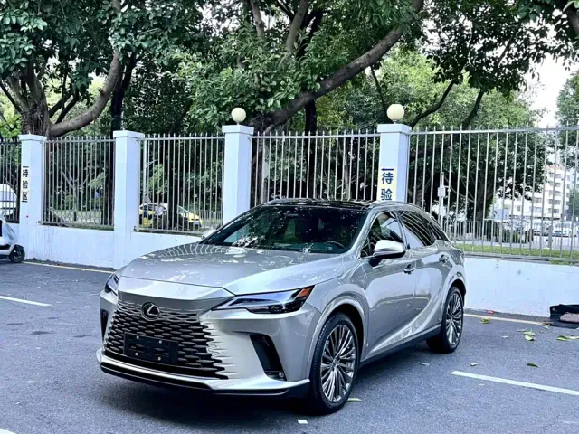 Фотография автомобиля — Lexus RX